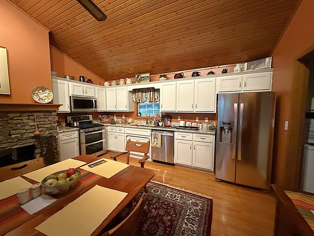 204 Red Bud Dr, Smithville, TN 37166