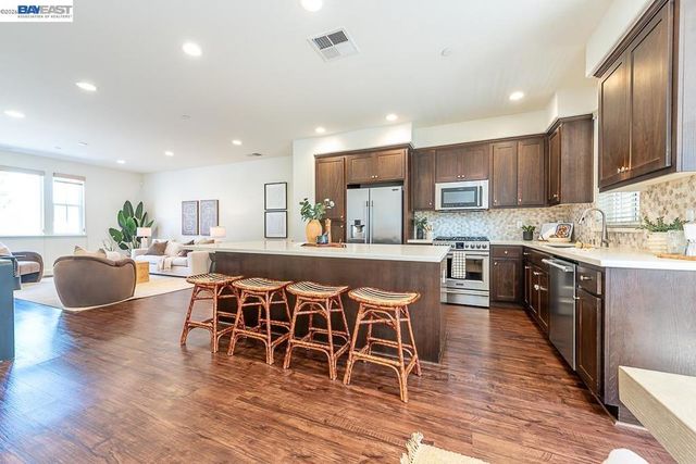 33479 Alvarado Niles Rd, Union City, CA 94587