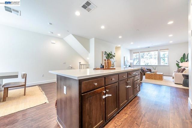 33479 Alvarado Niles Rd, Union City, CA 94587