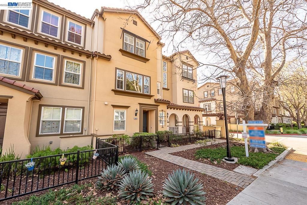 33479 Alvarado Niles Rd, Union City, CA 94587