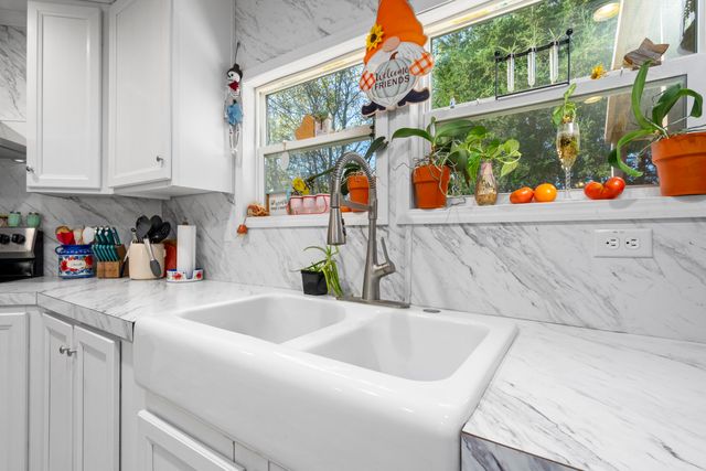 18295 E 1000 Road, Stockton, MO 65785