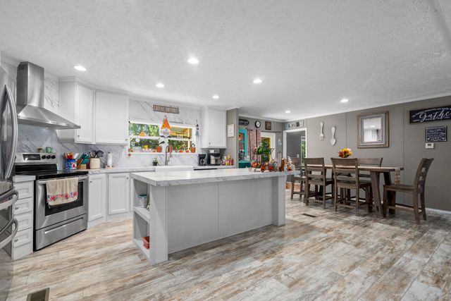 18295 E 1000 Road, Stockton, MO 65785