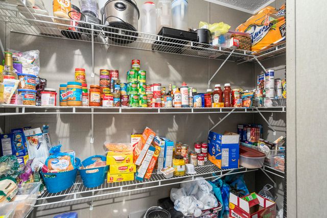 18295 E 1000 Road, Stockton, MO 65785