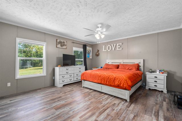 18295 E 1000 Road, Stockton, MO 65785