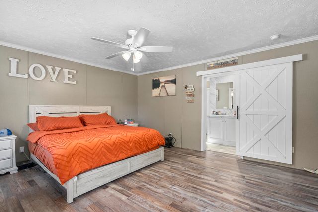 18295 E 1000 Road, Stockton, MO 65785