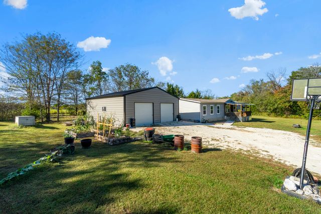 18295 E 1000 Road, Stockton, MO 65785