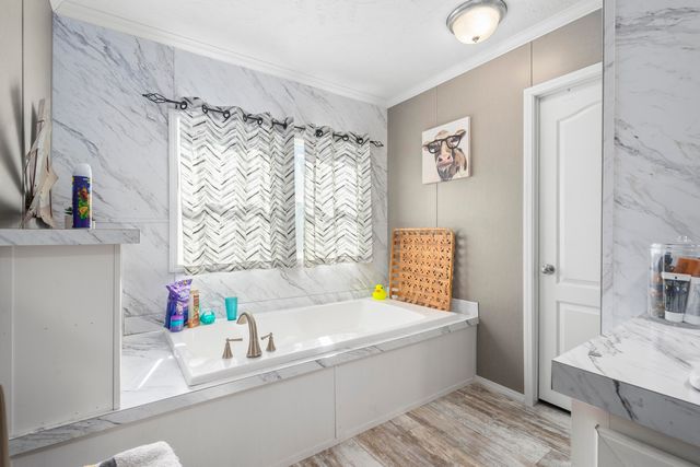 18295 E 1000 Road, Stockton, MO 65785