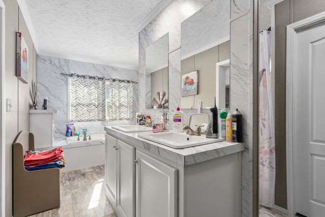 18295 E 1000 Road, Stockton, MO 65785