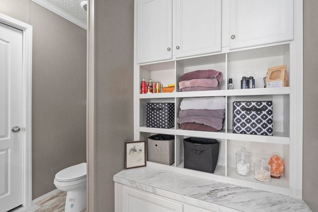 18295 E 1000 Road, Stockton, MO 65785