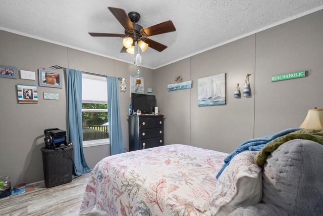 18295 E 1000 Road, Stockton, MO 65785