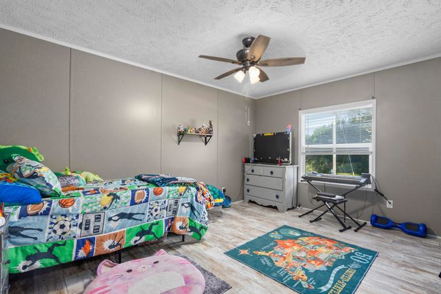 18295 E 1000 Road, Stockton, MO 65785