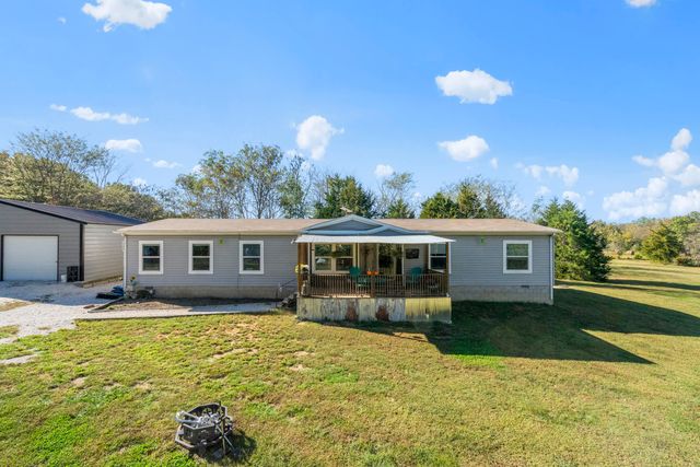 18295 E 1000 Road, Stockton, MO 65785