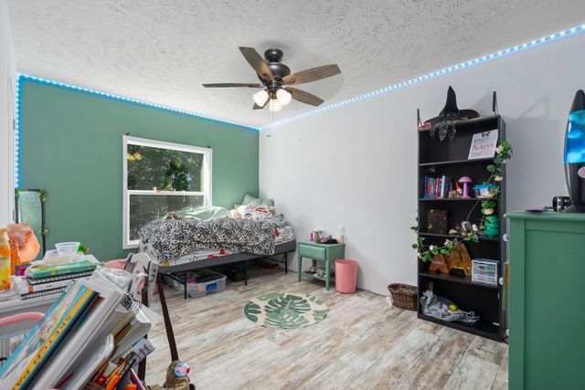 18295 E 1000 Road, Stockton, MO 65785