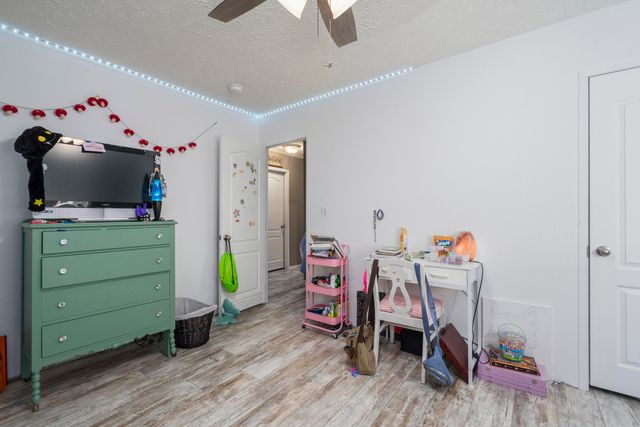 18295 E 1000 Road, Stockton, MO 65785