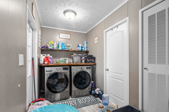 18295 E 1000 Road, Stockton, MO 65785