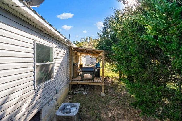 18295 E 1000 Road, Stockton, MO 65785