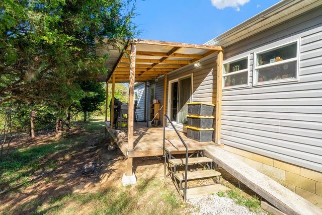 18295 E 1000 Road, Stockton, MO 65785