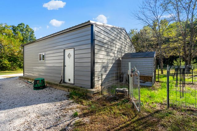 18295 E 1000 Road, Stockton, MO 65785