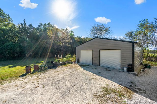 18295 E 1000 Road, Stockton, MO 65785