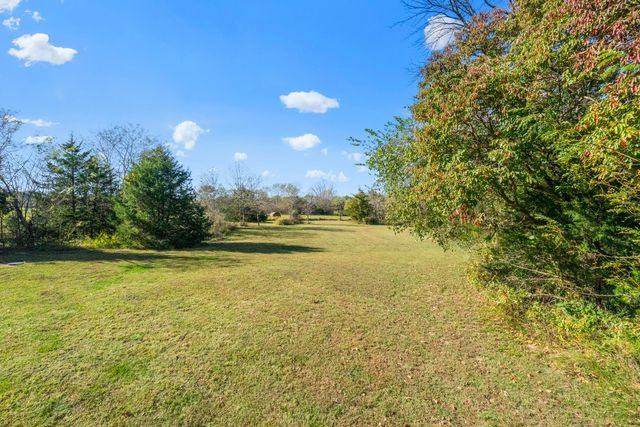 18295 E 1000 Road, Stockton, MO 65785