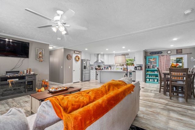 18295 E 1000 Road, Stockton, MO 65785