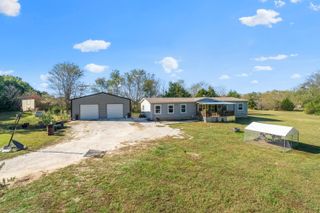 18295 E 1000 Road, Stockton, MO 65785