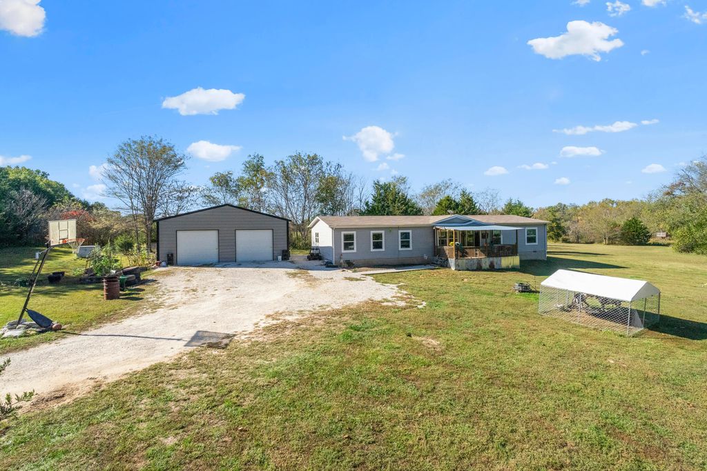18295 E 1000 Road, Stockton, MO 65785