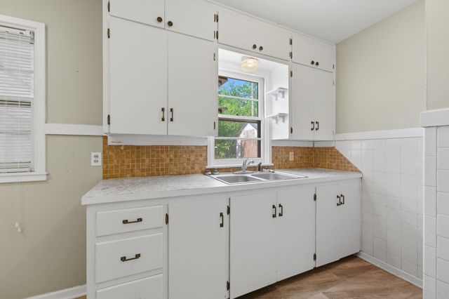1202 E Del Mar St, Wichita, KS 67216