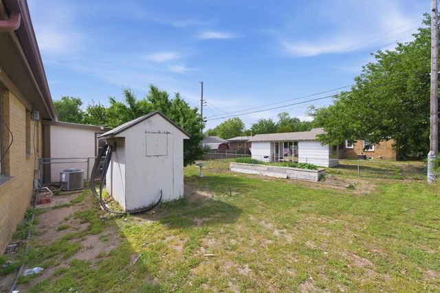 1202 E Del Mar St, Wichita, KS 67216