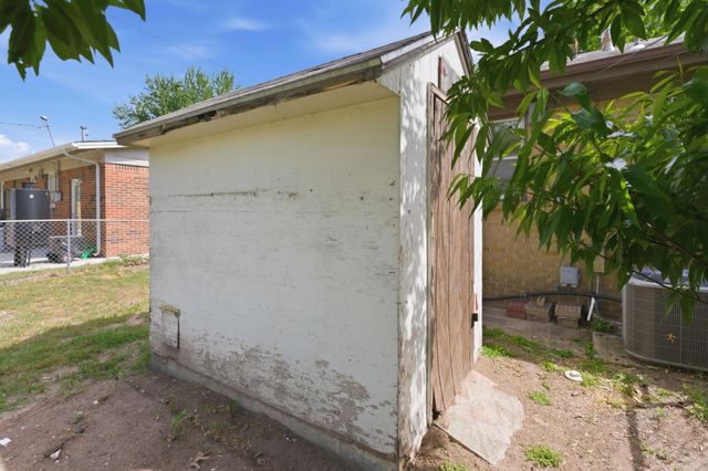 1202 E Del Mar St, Wichita, KS 67216