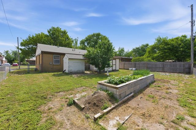 1202 E Del Mar St, Wichita, KS 67216