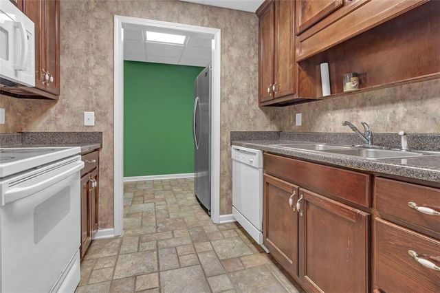 3240 SOMERSET SE Court, Conyers, GA 30013