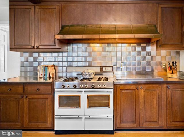 7215 HELMSDALE RD, Bethesda, MD 20817