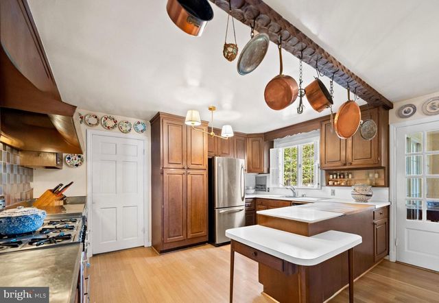 7215 HELMSDALE RD, Bethesda, MD 20817