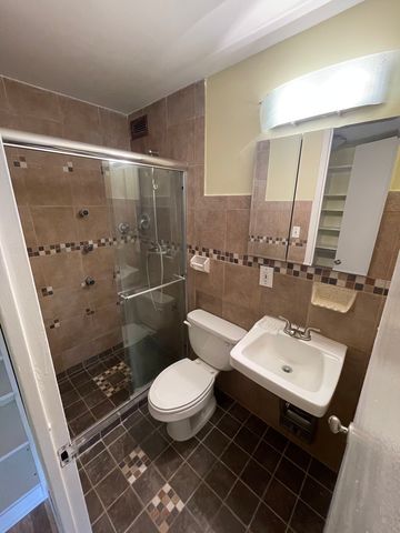 1450 E 55th Place 318S, Chicago, IL 60637