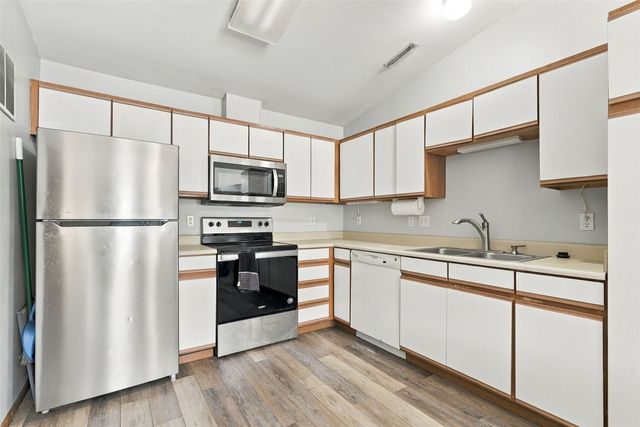 4627 1st Avenue SW 11, Cedar Rapids, IA 52405