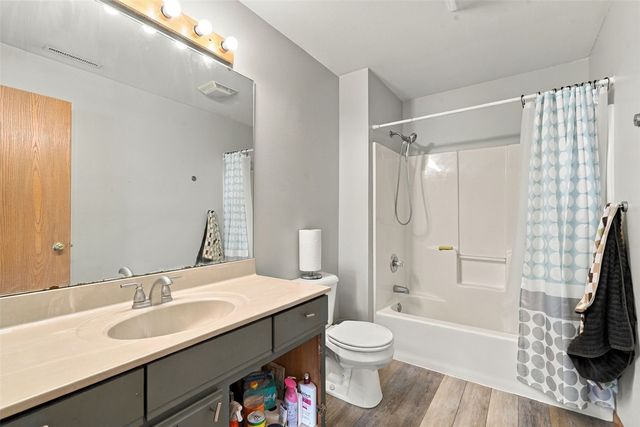 4627 1st Avenue SW 11, Cedar Rapids, IA 52405