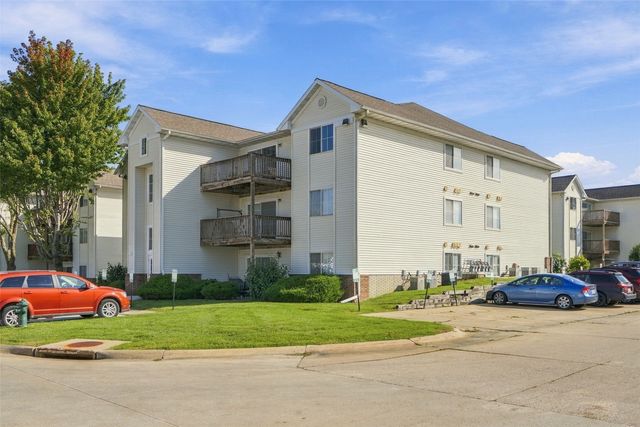 4627 1st Avenue SW 11, Cedar Rapids, IA 52405