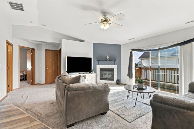 4627 1st Avenue SW 11, Cedar Rapids, IA 52405