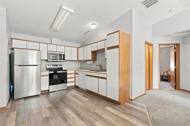 4627 1st Avenue SW 11, Cedar Rapids, IA 52405