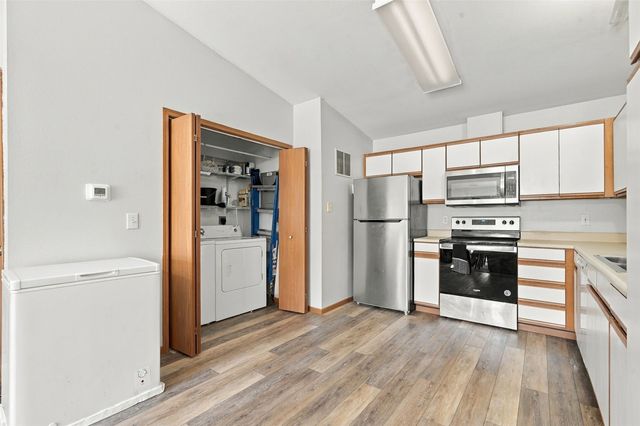 4627 1st Avenue SW 11, Cedar Rapids, IA 52405