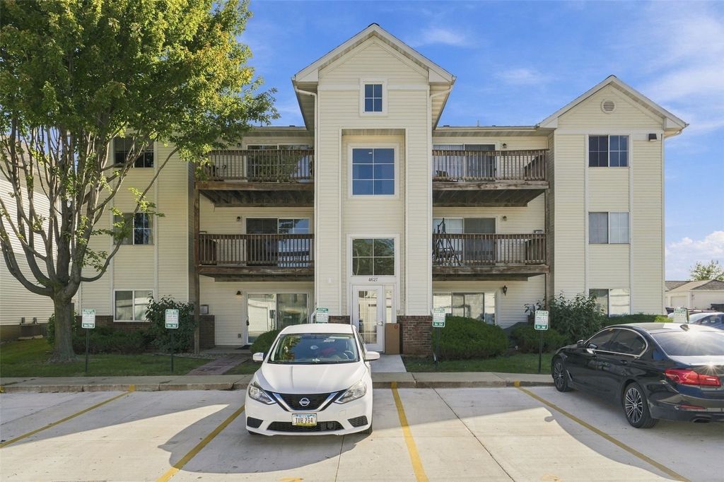 4627 1st Avenue SW 11, Cedar Rapids, IA 52405