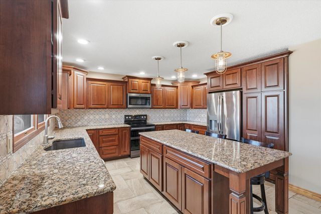 303 CARIBOU DR, Columbia, MO 65203