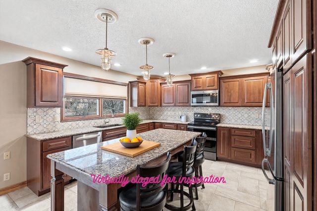 303 CARIBOU DR, Columbia, MO 65203