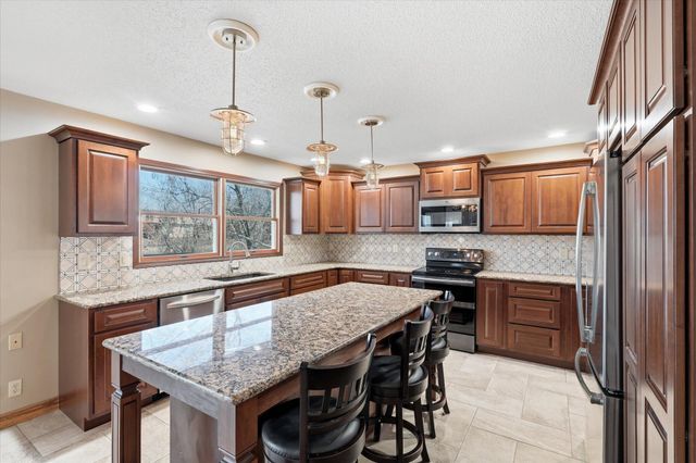 303 CARIBOU DR, Columbia, MO 65203