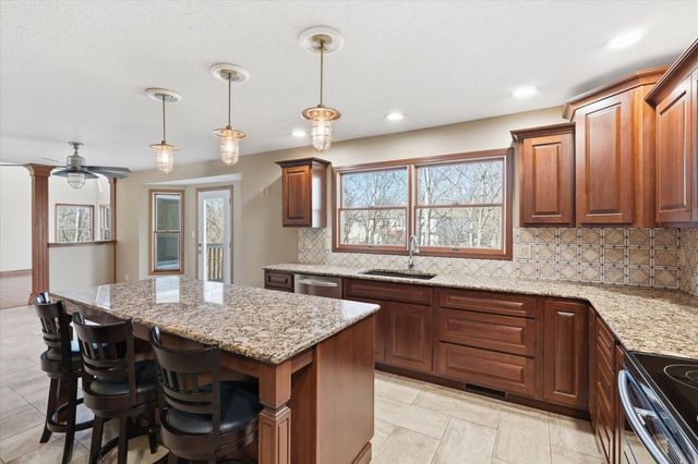 303 CARIBOU DR, Columbia, MO 65203