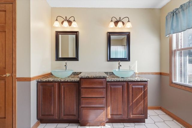 303 CARIBOU DR, Columbia, MO 65203