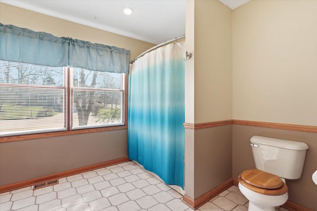 303 CARIBOU DR, Columbia, MO 65203