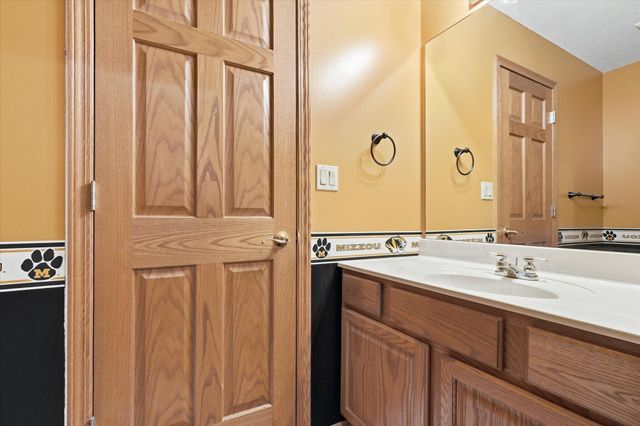 303 CARIBOU DR, Columbia, MO 65203