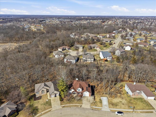 303 CARIBOU DR, Columbia, MO 65203